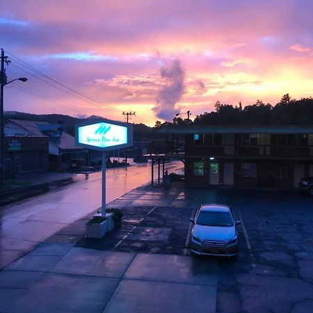 Spruce Pine Inn エクステリア 写真
