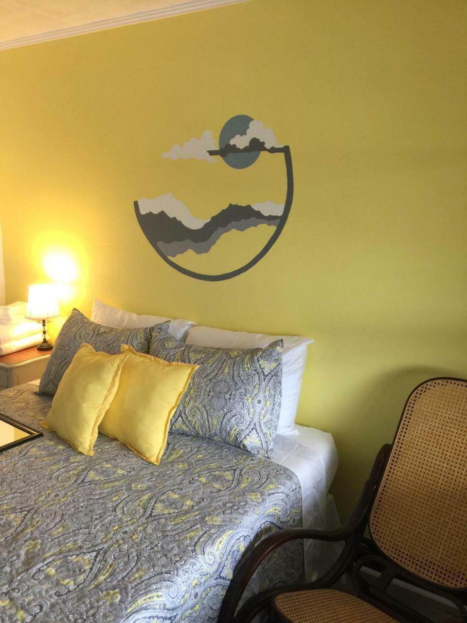 Spruce Pine Inn エクステリア 写真
